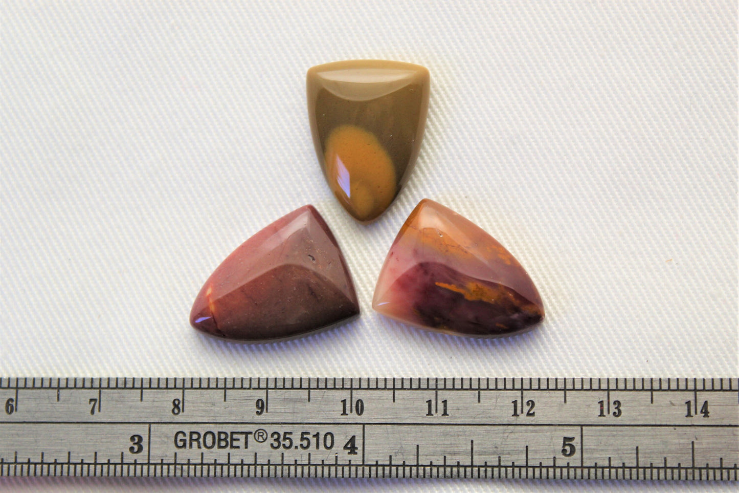 Lot de trois cabochons mookaite 15 x 20 MM Gemstones round